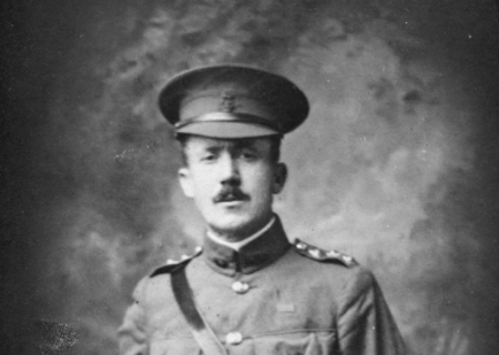 <p>This studio portrait of Jesse Wallingford was most likely taken in 1914, shortly after he had been appointed a captain in the New Zealand Expeditionary Force. The incorrect inscription was probably prompted by a false report in 1915 that he had been made a DSO. (Image courtesy of Alexander Turnbull Library, PAColl-0139-01.)</p>